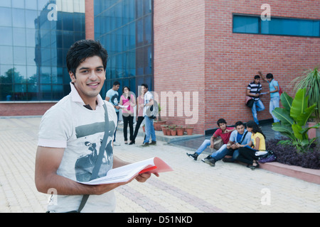 Porträt von ein College-Student lächelnd Stockfoto