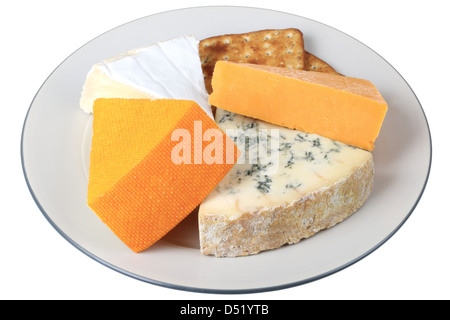 Auswahl an frischen leckeren Dessert Käse und Vollkorn Gebäck, vor weißem Hintergrund, mit Freistellungspfaden und keine Leute isoliert Stockfoto