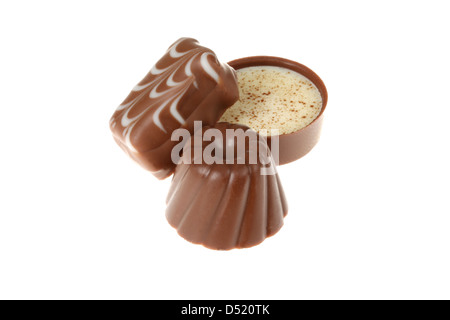 Eine Auswahl von Luxus Milch Schokolade Süßwaren Süßigkeiten mit verschiedenen Aromen und Geschmack Stockfoto