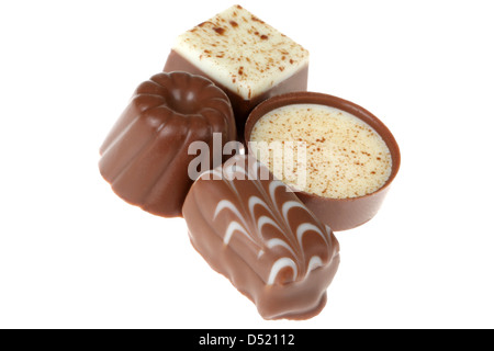 Eine Auswahl von Luxus Milch Schokolade Süßwaren Süßigkeiten mit verschiedenen Aromen und Geschmack Stockfoto