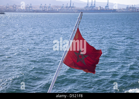 Marokkanische Flagge auf dem Schiff Stockfoto