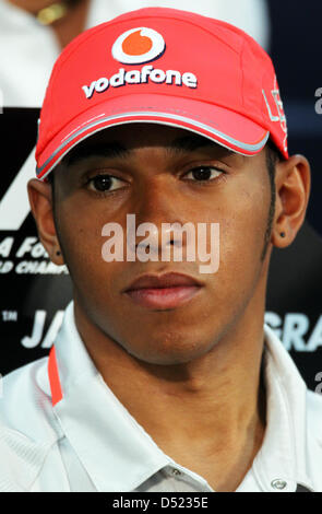 Britischer Fahrer Lewis Hamilton von McLaren Mercedes ist vor Beginn des Grand Prix von Japan auf dem Suzuka Circuit in Suzuka, Japan, 7. Oktober 2010 abgebildet. Foto: Jens Büttner Stockfoto