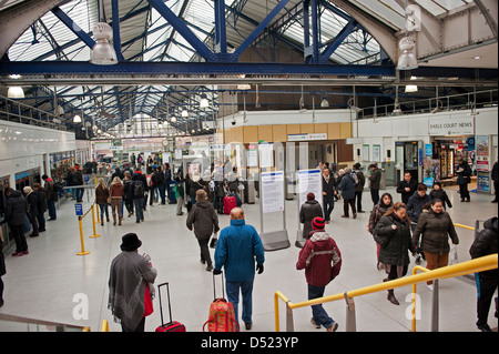 Earls Court unterirdischen Bahnhofshalle Stockfoto