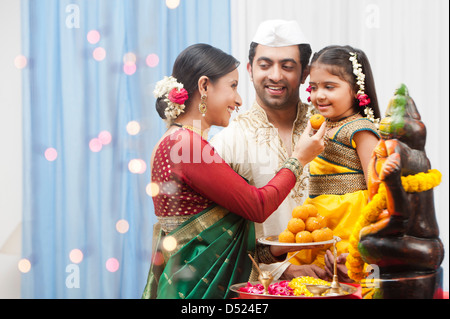 Maharashtrian Familie feiern Ganesh Chaturthi festival Stockfoto