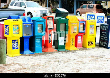 Gruppe von Nachrichten steht in Sarasota Florida Stockfoto