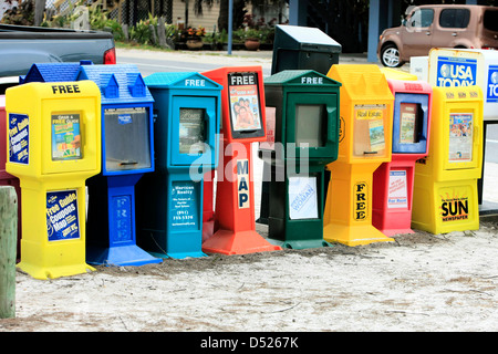 Gruppe von Nachrichten steht in Sarasota Florida Stockfoto