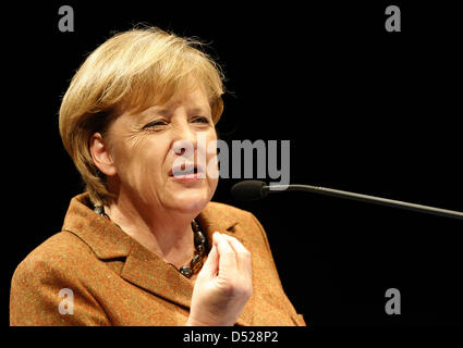 Bundeskanzlerin Angela Merkel (CDU) Spricht bin Dienstag (26.10.2010) Auf Versammlung der Senioren-Union der CDU in Recklinghausen Zu Den Besuchern. Die Senioren-Union Kommt bin Montag Und Dienstag (26.10.2010) Im Ruhrfestspielhaus Recklinghausen Zur 13. Bundesdelegiertenversammlung Zusammen. Foto: Roland Weihrauch Dpa/lnw Stockfoto