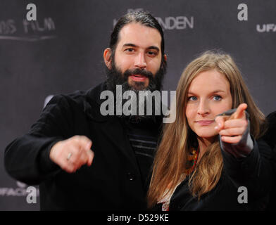 Sänger der Band "Wir sind Helden" Judith Holofernes und ihr Ehemann, der Schlagzeuger Pola Roy besuchen die Premiere des Films "Die kommenden Tage" im Cinestar Kino am Potsdamer Platz in Berlin, Deutschland, 27. Oktober 2010. Der Film wird am 4. November 2010 deutschen Kinos ankommen. Foto: Jens Kalaene Stockfoto