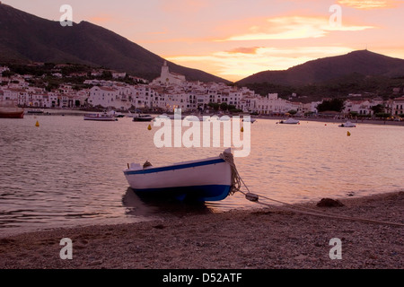 Ein kleines Fischerdorf. Romantik und Ruhe im Mittelmeer. Costa Brava, Katalonien, Spanien Stockfoto