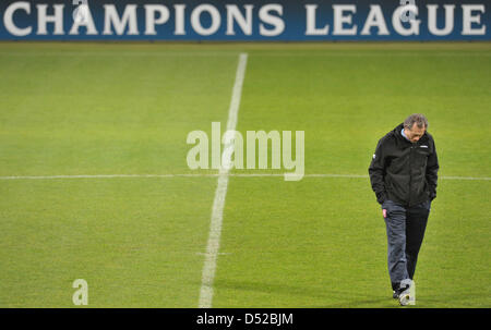 Enschede Trainer Michel Preud'homme bin Montag (01.11.2010) Beim Training Im Weserstadion in Bremen. Twente Enschede Bereitet Sich Auf Das Champions-League-Spiel Gegen Werder Bremen Im Weserstadion Vor. Foto: Carmen Jaspersen Dpa/lni Stockfoto