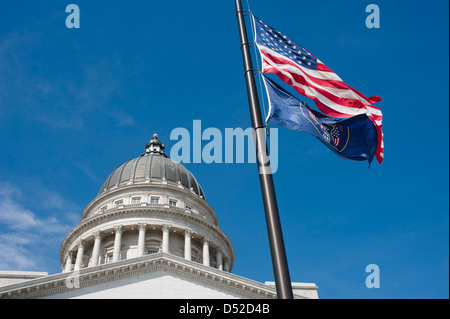 Der State Capitol Gebäude von Utah, befindet sich in Salt Lake City, steht auf einem Hügel mit Blick auf die Stadt. Stockfoto