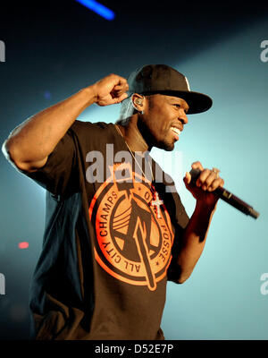 Während eines Konzerts in C-Halle in Berlin, Deutschland, 23. Februar 2010 führt durch US-Rapper 50 Cent. Curtis Jackson alias 50 Cent geben mehrere Konzerte in Deutschland während seiner "Before I Self-Destruct Tour". Foto: Britta Pedersen Stockfoto