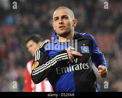 Hamburgs Mladen Petric feiert seine 1-2 Gäste während der Champions League letzten 32 zweite Bein match gegen PSV Eindhoven Hamburger SV im Philipps-Stadion in Eindhoven, Niederlande, 25. Februar 2010. Eindhoven Hamburg 3: 2 besiegt, doch Hamburg geht weiter in die Runde der letzten 16 aufgrund der Auswärtstorregel. Foto: Achim Scheidemann Stockfoto