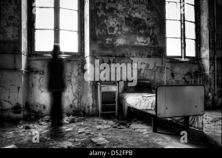 Italien. Zimmer im verlassenen psychiatrischen Krankenhaus Stockfoto