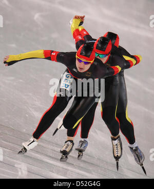 (L-R) Stephanie Beckert, Daniela Anschütz-Thoms und Katrin Mattscherodt Deutschlands tritt während der Eisschnelllauf Frauen Mannschaftsverfolgung Finale im Richmond Olympic Oval während den Olympischen Spielen 2010 Vancouver, Vancouver, Canada, 27. Februar 2010. Foto: Daniel Karmann Stockfoto