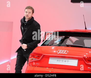 US-Sänger Justin Timberlake präsentiert der neue Audi A1 vor dem ersten Pressetag auf dem Genfer Automobilsalon in Genf, Schweiz, 1. März 2010. 80. internationalen Autosalon in Genf will frische Impulse für die angeschlagene Automobilindustrie bis 14. März 2010 zu geben. Rund 700,000 Besucher sind auf der motor Show erwartet. Foto: Uli Deck Stockfoto