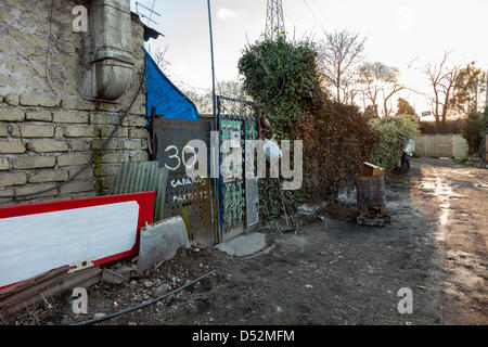 Rund 20 philippinische Familien leben in ärmlichen Häusern in der Nähe des Flusses Tiber in Rom. Die OFW - Overseas Filipino Workers - nachdrücklich unterstützen ihre Familien zu Hause, das Geld, das sie auf die Philippinen senden ist wichtig für die Wirtschaft der Insel. Stockfoto