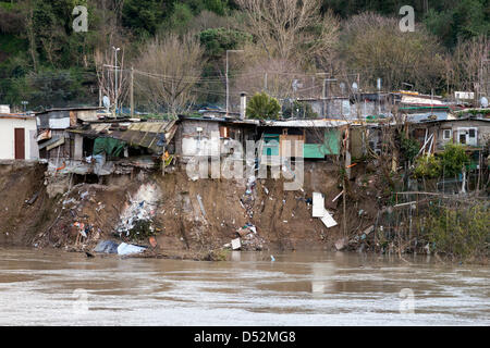 Rund 20 philippinische Familien leben in ärmlichen Häusern in der Nähe des Flusses Tiber in Rom. Die OFW - Overseas Filipino Workers - nachdrücklich unterstützen ihre Familien zu Hause, das Geld, das sie auf die Philippinen senden ist wichtig für die Wirtschaft der Insel. Stockfoto