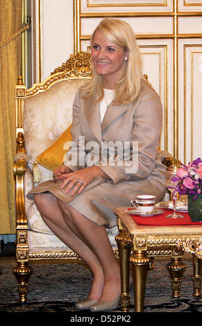 Norwegische Kronprinzessin Mette-Marit in Kuala Lumpur, Malaysia, 8. März 2010 abgebildet. Das norwegische Königspaar ist zu einem offiziellen Besuch nach Malaysia vom 08 bis 10. März 2010. Foto: Albert Nieboer (Niederlande) Stockfoto