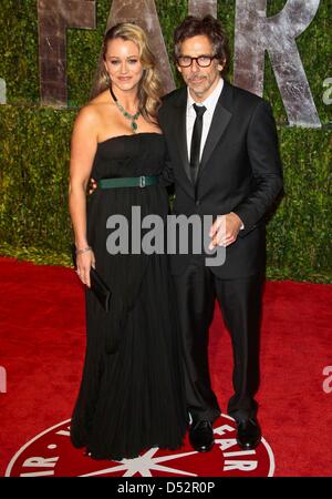 US-Schauspieler Ben Stiller und seine Frau Christine Taylor kommen bei der Vanity Fair Oscar Party im Sunset Tower in Los Angeles, USA, 7. März 2010. Foto: Hubert Boesl Stockfoto