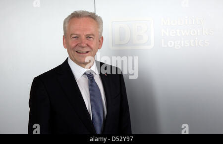 Deutsche Bahn-Chef Ruediger Grube stellt im Rahmen einer Pressekonferenz auf der Hauptversammlung der Deutsche Bahn AG Deutsche Bahn in Berlin, Deutschland, 22. März 2013. Foto: Jörg Carstensen Stockfoto