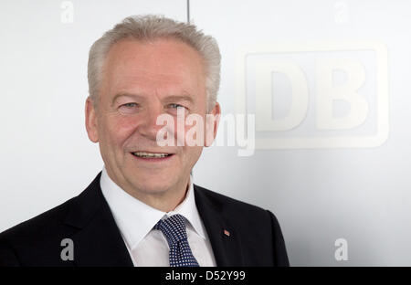 Deutsche Bahn-Chef Ruediger Grube stellt im Rahmen einer Pressekonferenz auf der Hauptversammlung der Deutsche Bahn AG Deutsche Bahn in Berlin, Deutschland, 22. März 2013. Foto: Jörg Carstensen Stockfoto