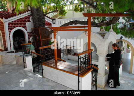 Kirche des Agios Nektarios (St. Nectarios) auf Aegina Insel im Saronischen Golf, Griechenland Stockfoto