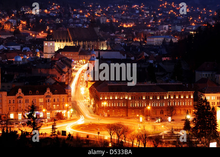 Brasov mittelalterlichen Altstadt, Nachtansicht, Rumänien. Transylvania region Stockfoto