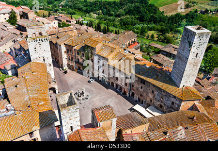 San Gimignano ist eine Anhöhe der ummauerten mittelalterlichen Stadt in der Provinz Siena, Toskana, Nord-Zentral-Italien Stockfoto