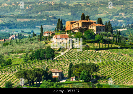 Landschaft in der Toskana, in der Nähe von San Gimignano mittelalterliches Dorf im ländlichen Raum. Italien. Stockfoto