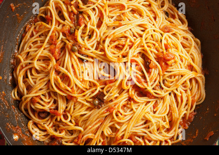 Spaghetti Alla Puttanesca, der römischen Klassiker Stockfoto