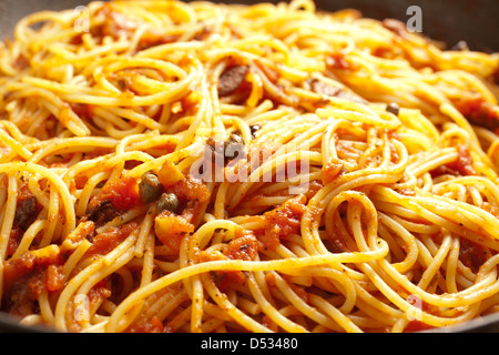 Spaghetti Alla Puttanesca, der römischen Klassiker Stockfoto