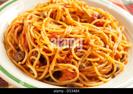 Spaghetti Alla Puttanesca, der römischen Klassiker Stockfoto