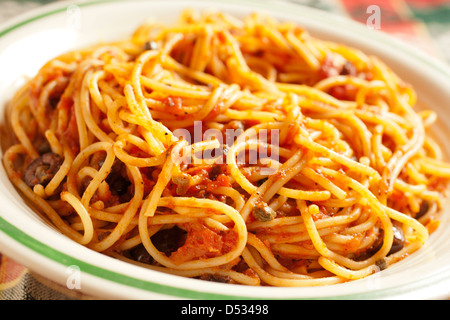 Spaghetti Alla Puttanesca, der römischen Klassiker Stockfoto