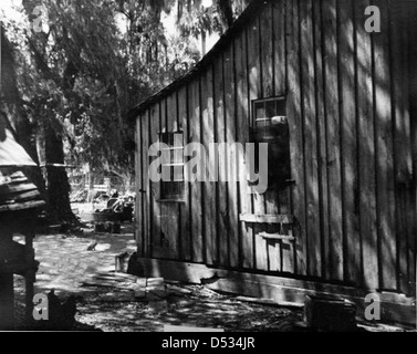 Blick auf ein Peeling-Haus Stockfoto