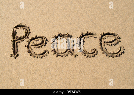 Frieden, geschrieben am Sandstrand. Stockfoto
