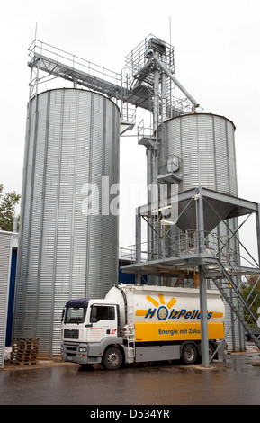 Titz, Deutschland, Herstellung von Holzpellets Stockfoto