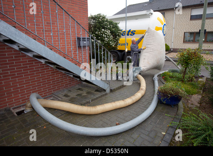 Titz, Deutschland, Lieferung von Holz-pellets Stockfoto