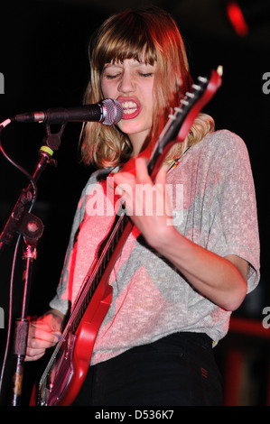 BARCELONA, Spanien - 30 MAR: Vivian Girls Band führt auf KGB am 30. März 2011 in Barcelona, Spanien. Stockfoto