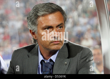 Trainer von Real Madrid, der Start eines Fußballspiels portugiesischen Jose Mourinho wartet. Stockfoto