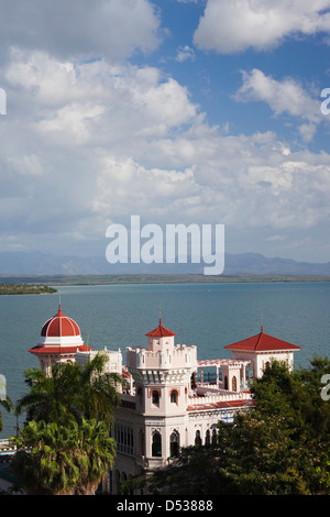 Kuba, Cienfuegos Provinz, Cienfuegos, Punta Gorda, Palacio de Valle, ehemalige Zucker Baron Mansion, erhöhten Blick, am späten Nachmittag Stockfoto