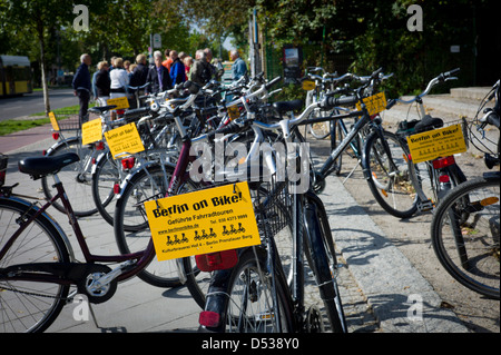 Berlin, Deutschland, Fahrräder für Stadtführungen in der Bernauer Straße Stockfoto