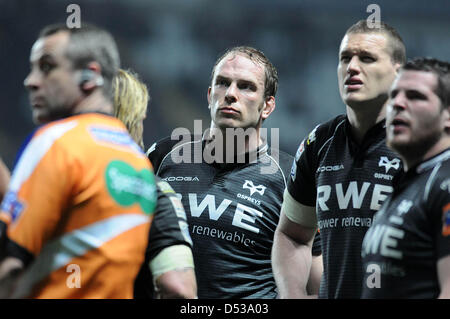 Swansea, Großbritannien. 22. März 2013. RaboDirect Pro 12 - Fischadler V Drachen im Liberty Stadium in Swansea: Fischadler Kapitän Alun Wyn Jones. Bildnachweis: Phil Rees / Alamy Live News Stockfoto