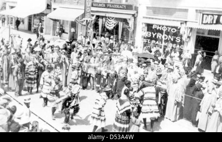 Seminolen tanzen während der "Sun Festival" auf Clematis Street: West Palm Beach, Florida Stockfoto