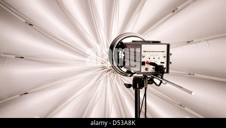 Hallo up Wattzahl Flash Head Lights Studio Großschirm Stockfoto