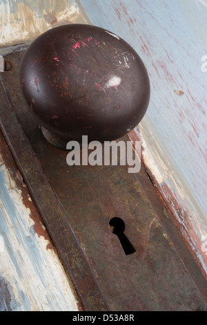 Schöne alte Distressed antike Tür Knopf Lock Schlüsselloch Montage Stockfoto
