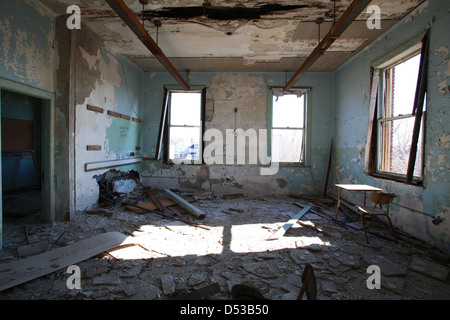 Innenraum einer verlassenen Krankenpflege-Schule in Detroit, Michigan Stockfoto