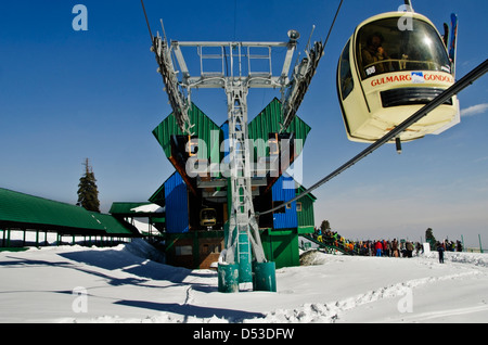 Pendelbahn im Skigebiet im Winter, Gulmarg, Jammu und Kaschmir, Indien Stockfoto