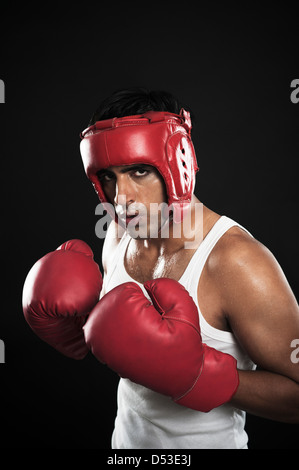 Porträt eines männlichen Boxer Boxen üben Stockfoto