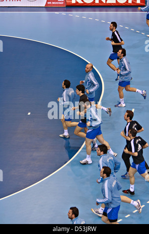 Handball Weltmeisterschaft der Herren 2009 in Kroatien. Griechenland national Team Aufwärmen Stockfoto